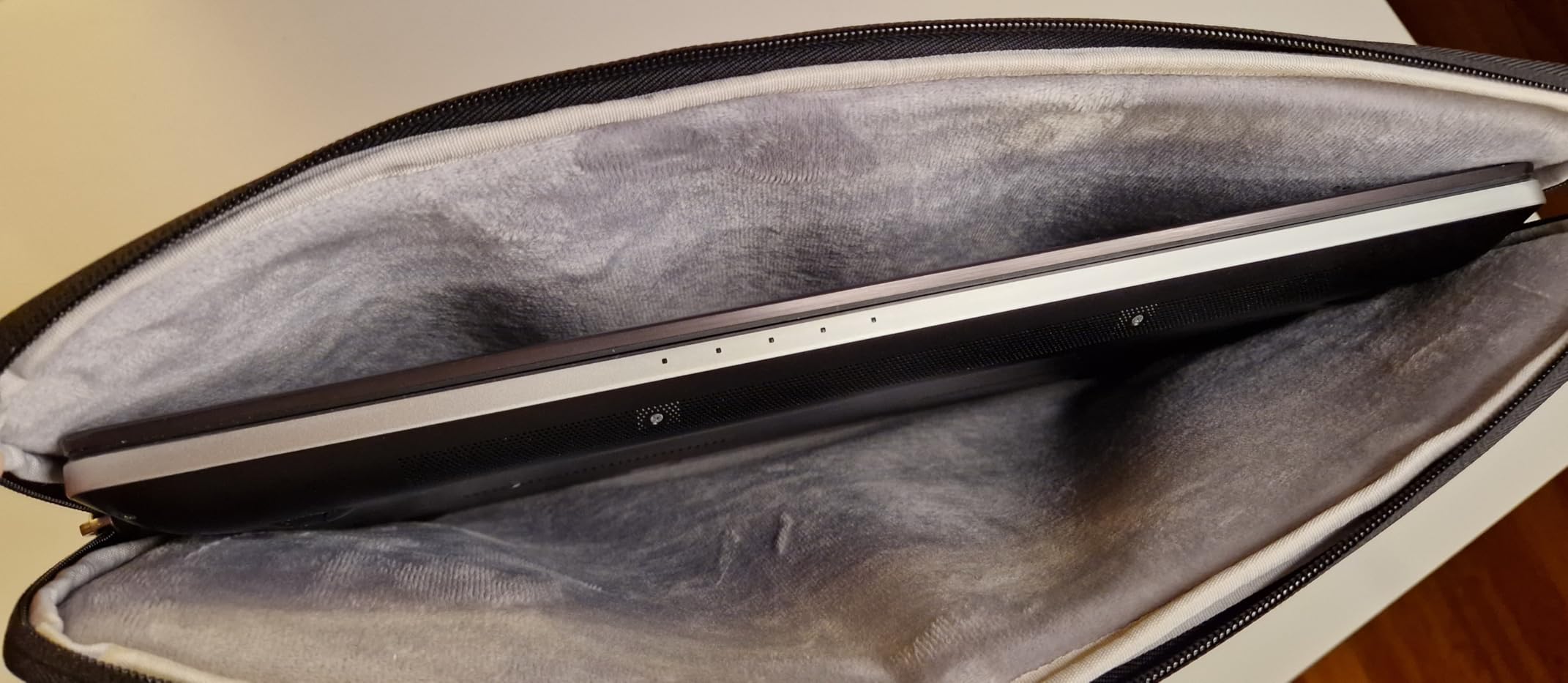 Domiso Laptop Sleeve 17,3 pollici custodia laptop nera con tasca