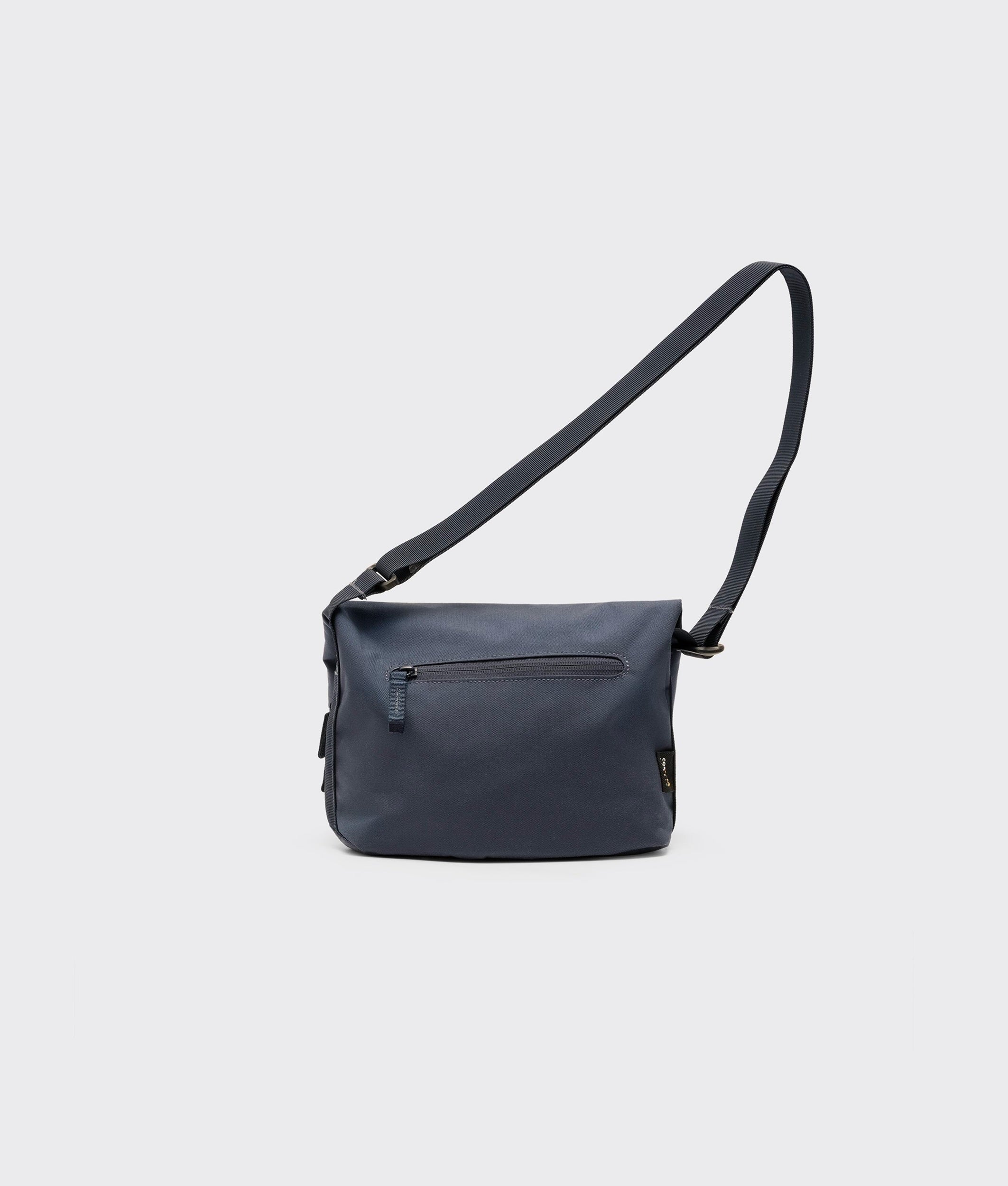 Crumpler Crossbody Bags Hour By Hour crossbody Konbu Dusty Blue tasca frontale