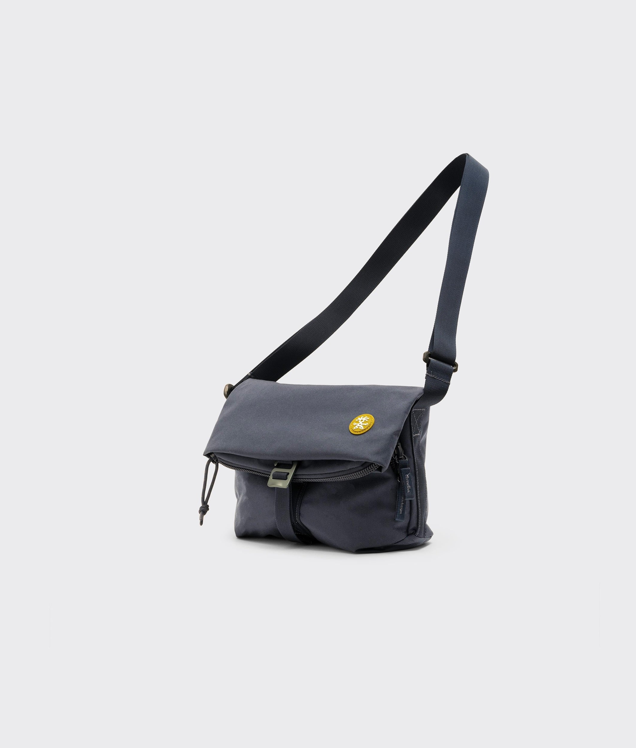 Crumpler Crossbody Bags Hour By Hour crossbody Konbu Dusty Blue tasca frontale
