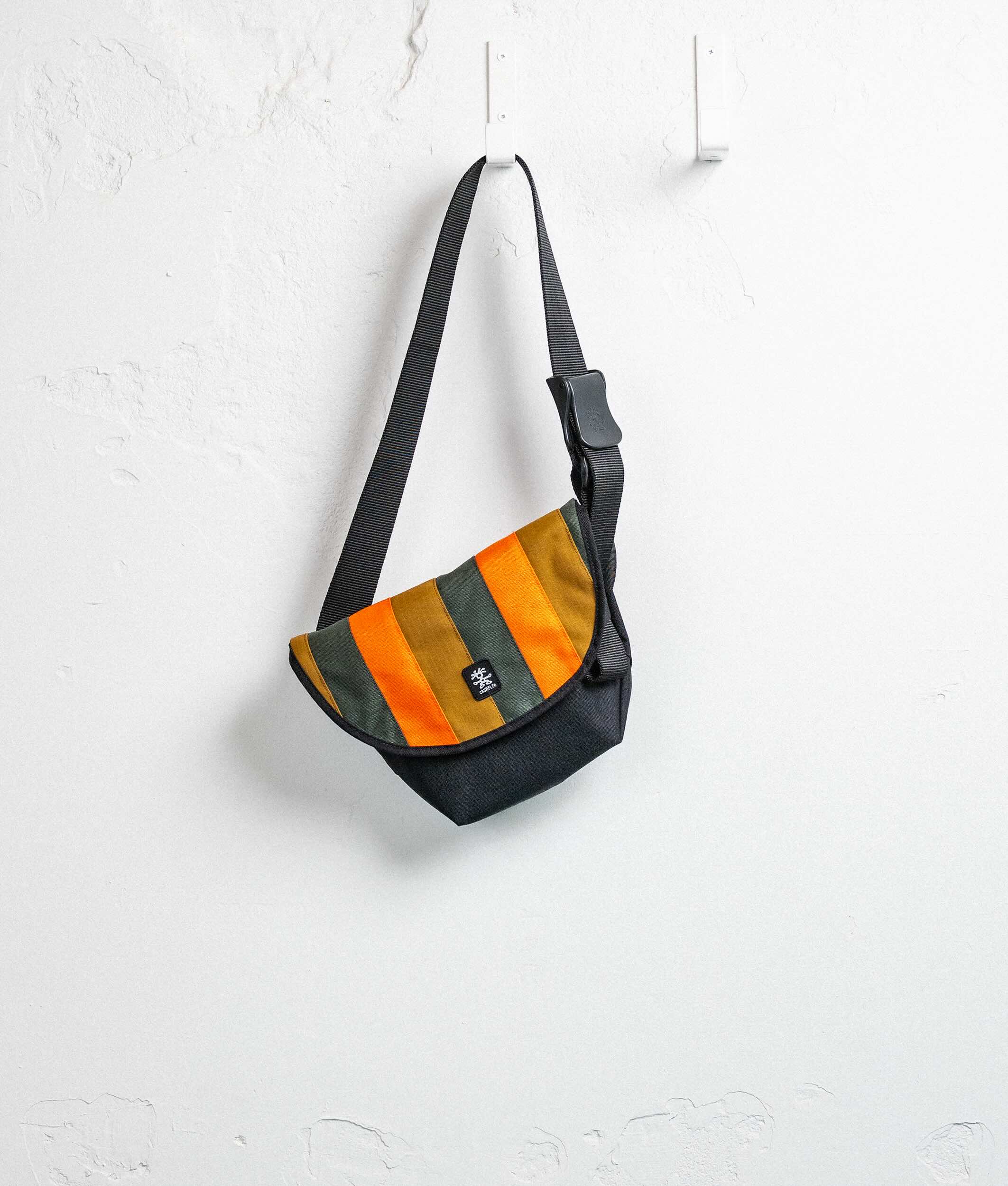 Crumpler Messenger Bags Cahoot borsa messenger Blue Wool con chiusura in velcro