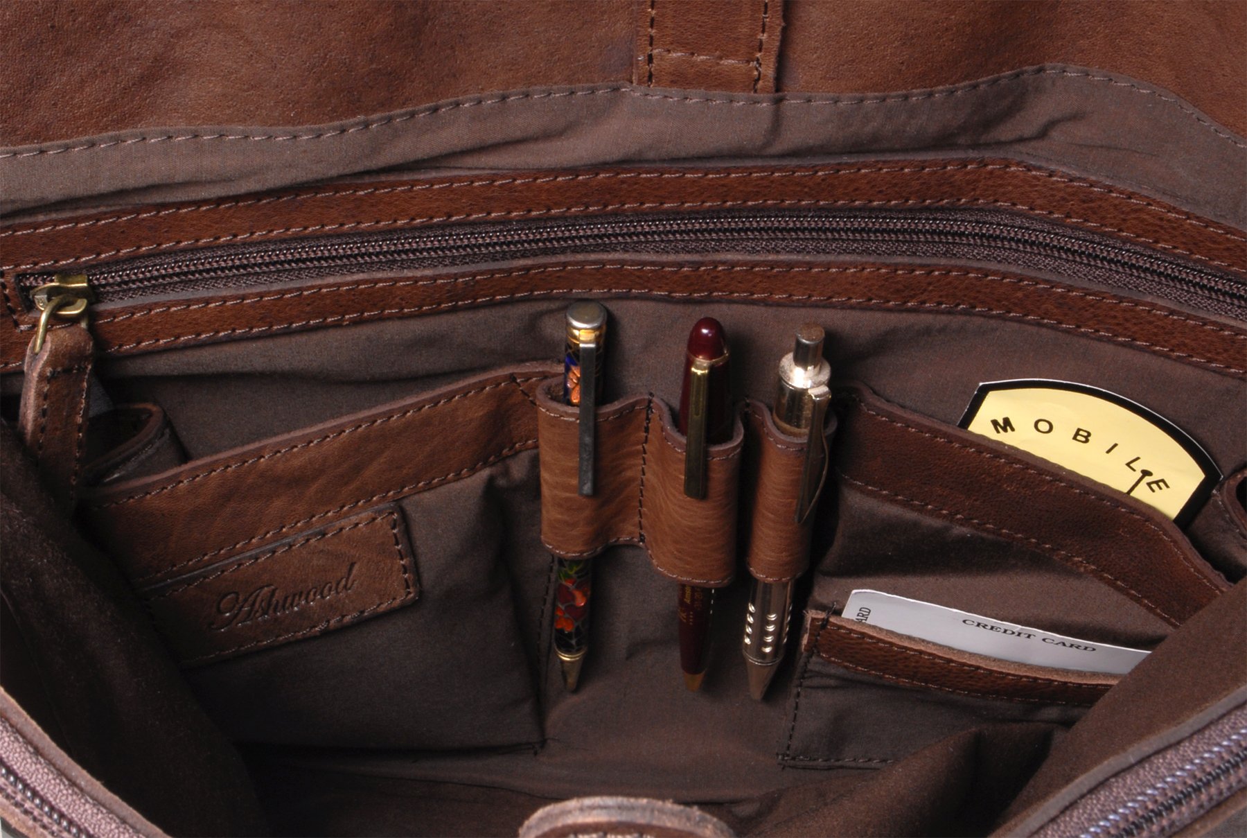 Ashwood Man Bags & Briefcases Pedro borsa messenger in pelle capiente