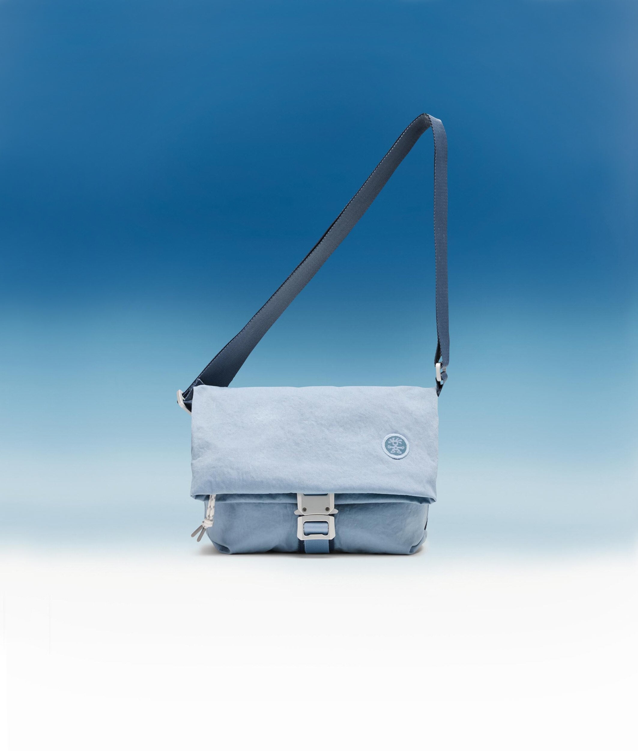 Crumpler Crossbody Bags Hour By Hour crossbody Konbu Dusty Blue tasca frontale