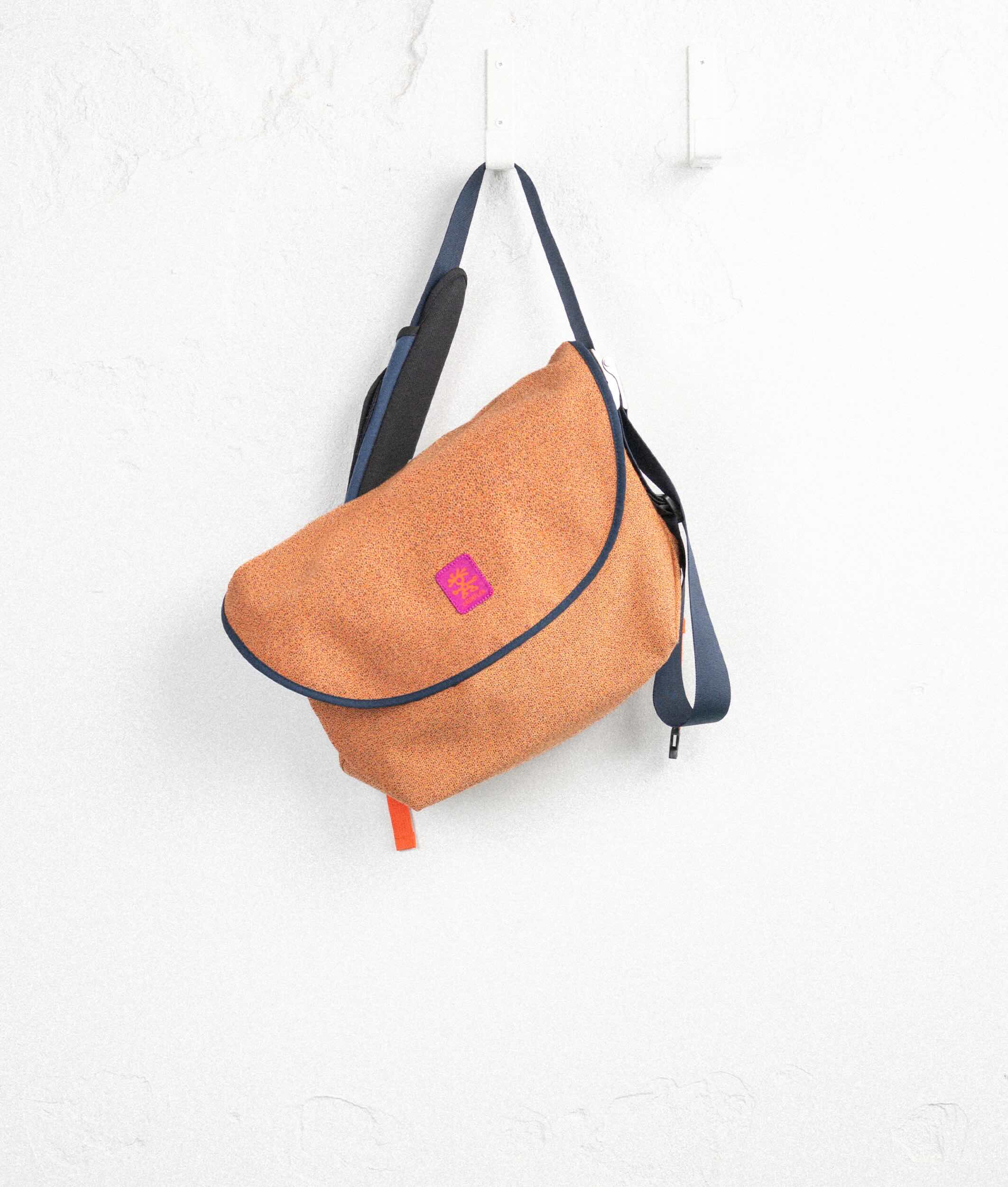 Crumpler Messenger Bags Wonder Weenie borsa messenger Seaweed Wool con chiusura magnetica