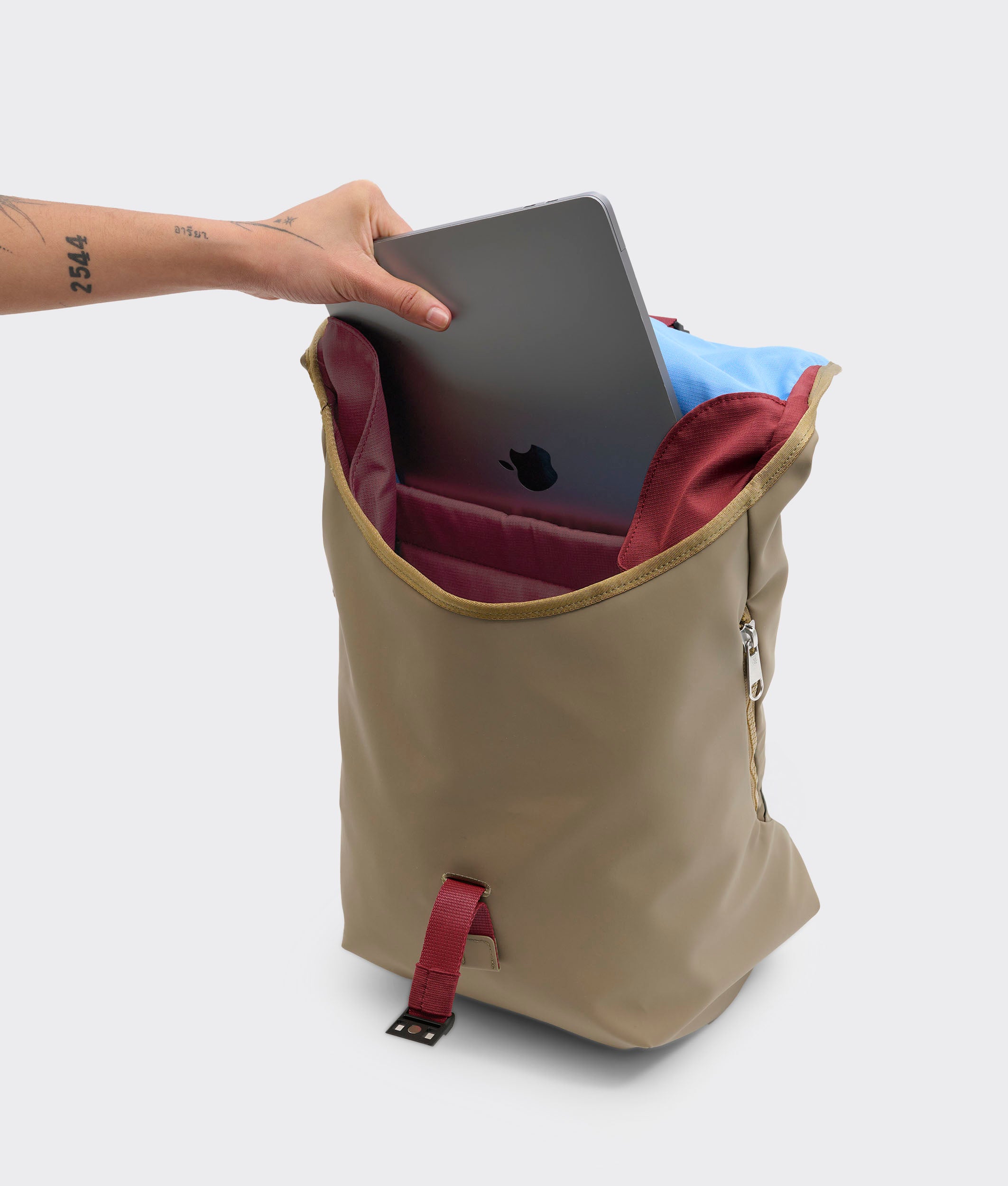 Crumpler Backpacks and Daypacks Ornamental Pond zaino Olive per MacBook 16 pollici