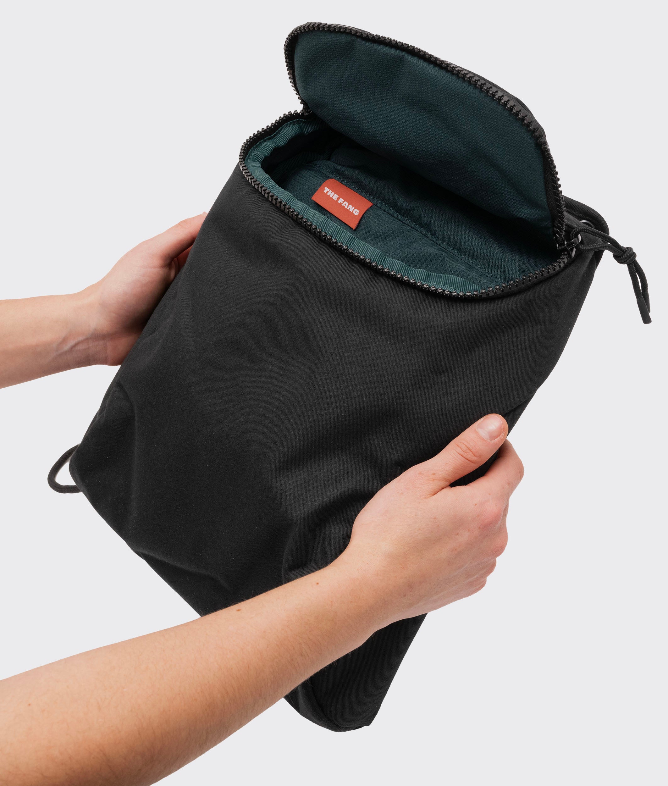 Crumpler Backpacks and Daypacks Fang zaino Sky Blue con spallacci convertibili