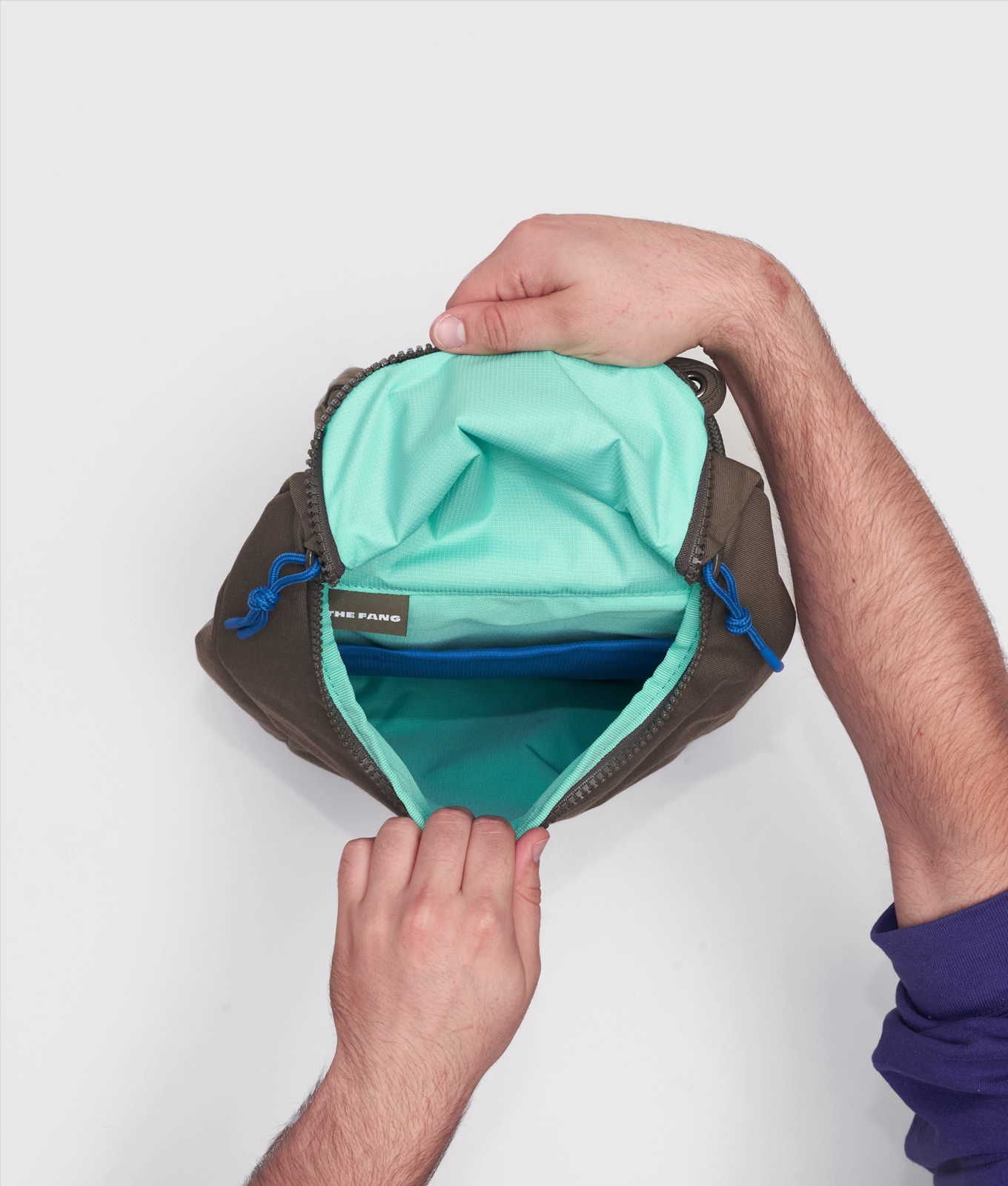 Crumpler Backpacks and Daypacks Fang zaino Sky Blue con spallacci convertibili