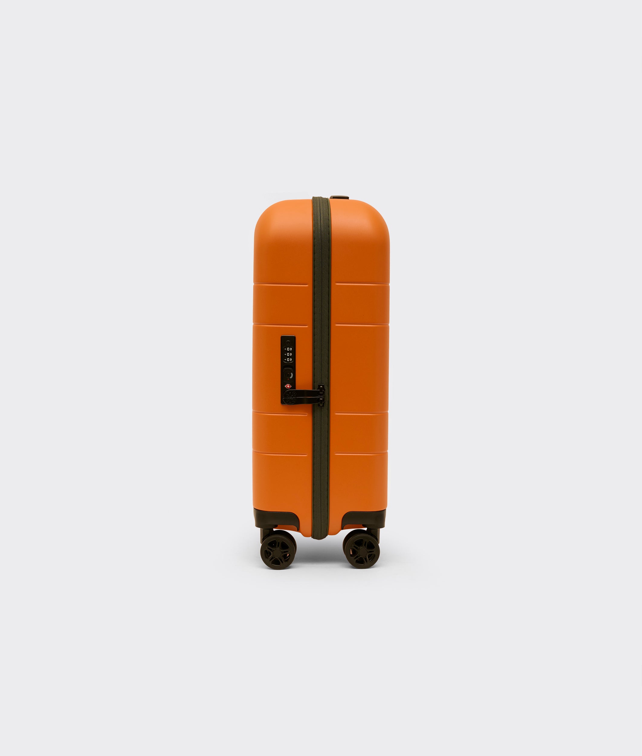 Crumpler Travel Bags, Backpacks & Luggage Macaroon (Carry On) valigia Burnt Orange