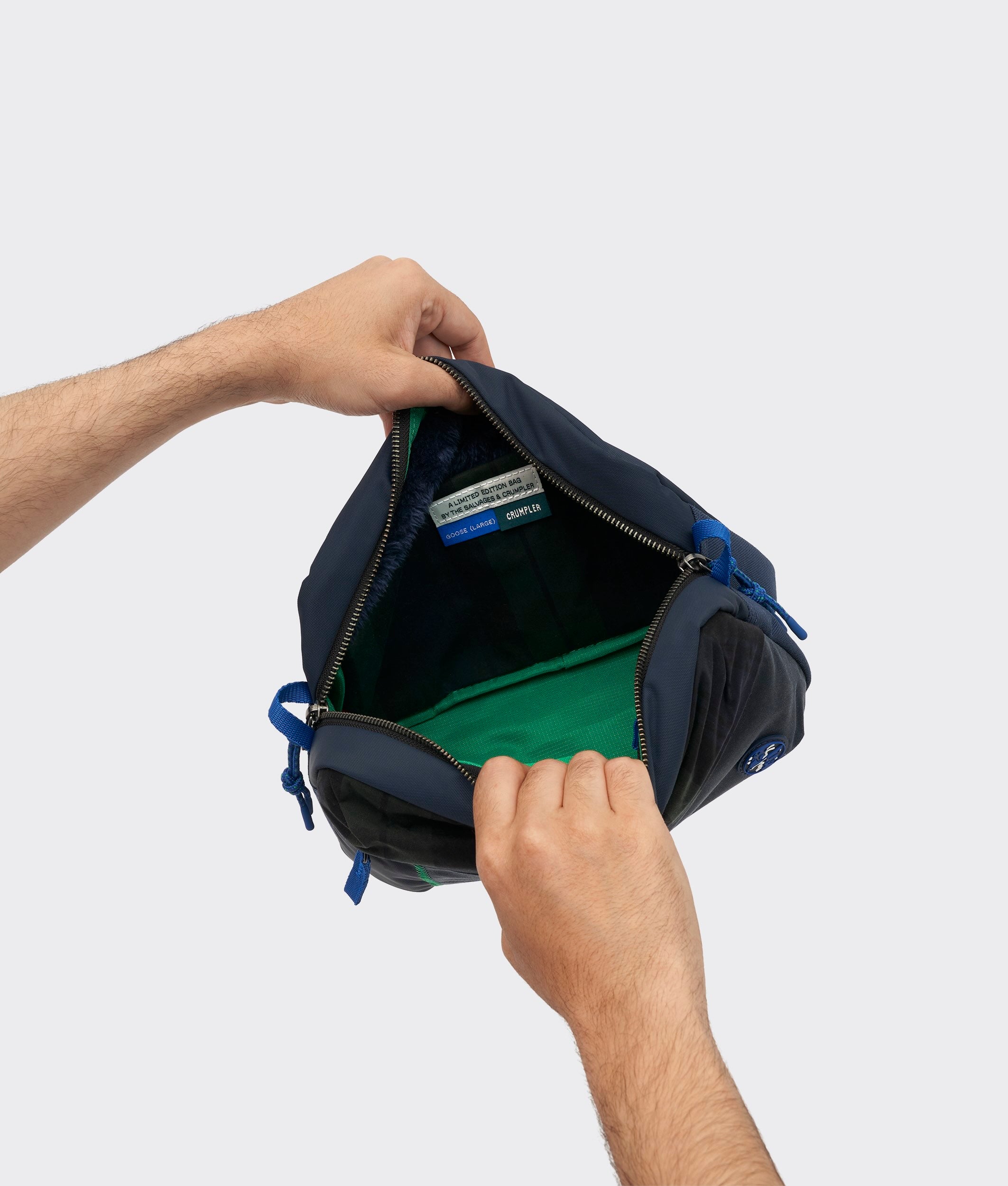 Crumpler Crossbody Bags Goose (Large): The Salvages X Crumpler borsa a tracolla Nightsky