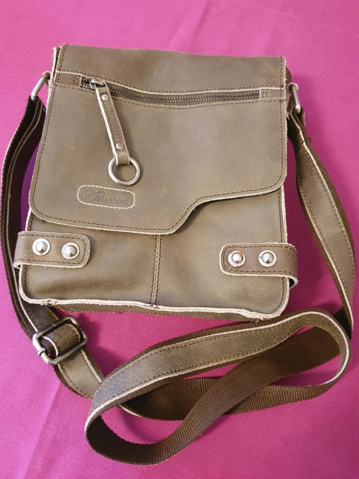 Ashwood Man Bags & Briefcases Camden 8351 borsa messenger Marrone compatta