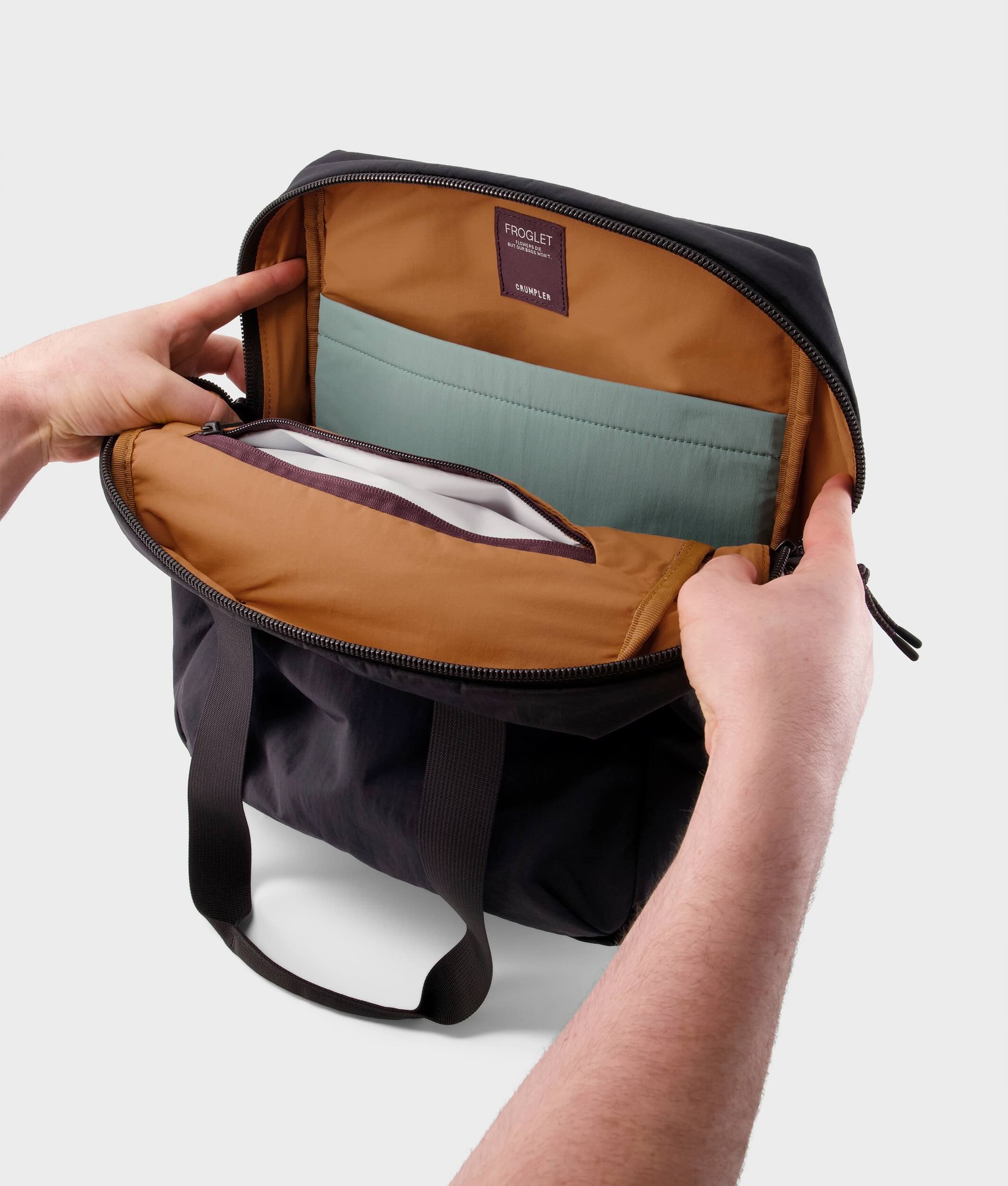 Crumpler Backpacks and Daypacks Froglet zaino convertibile Modal Denim per laptop 16 pollici