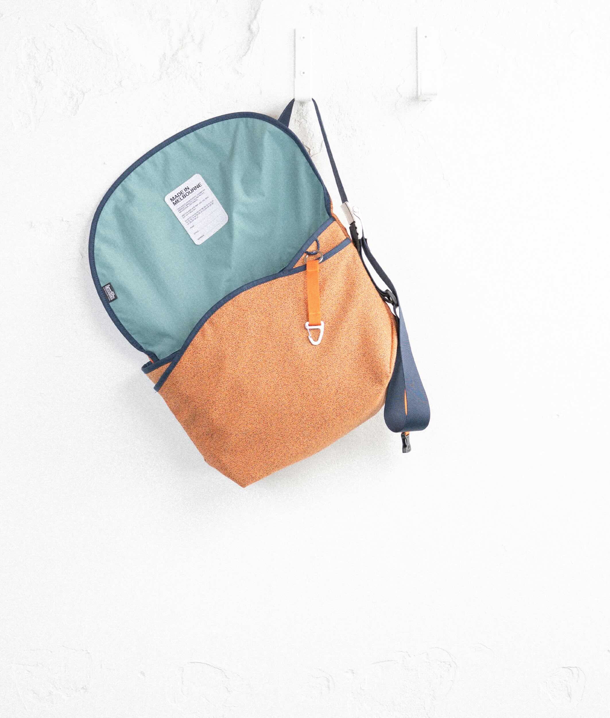 Crumpler Messenger Bags Wonder Weenie borsa messenger Seaweed Wool con chiusura magnetica