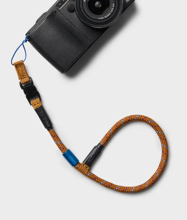 Crumpler Small Bags & Accessories Noose (Wrist) laccio da polso Camel con fibbia