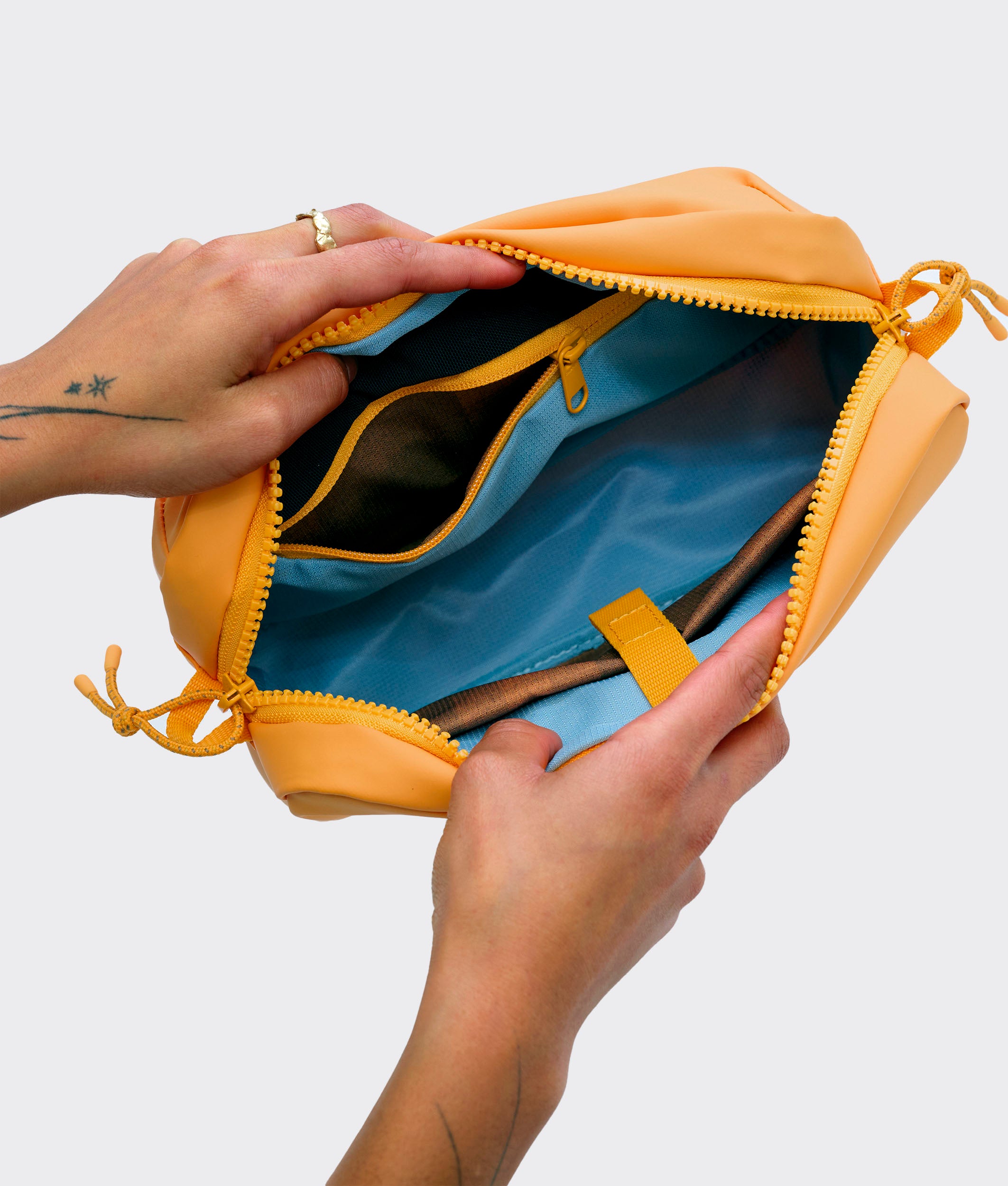 Crumpler Crossbody Bags Grandiose Goose Large borsa a tracolla Tangerine con zip YKK