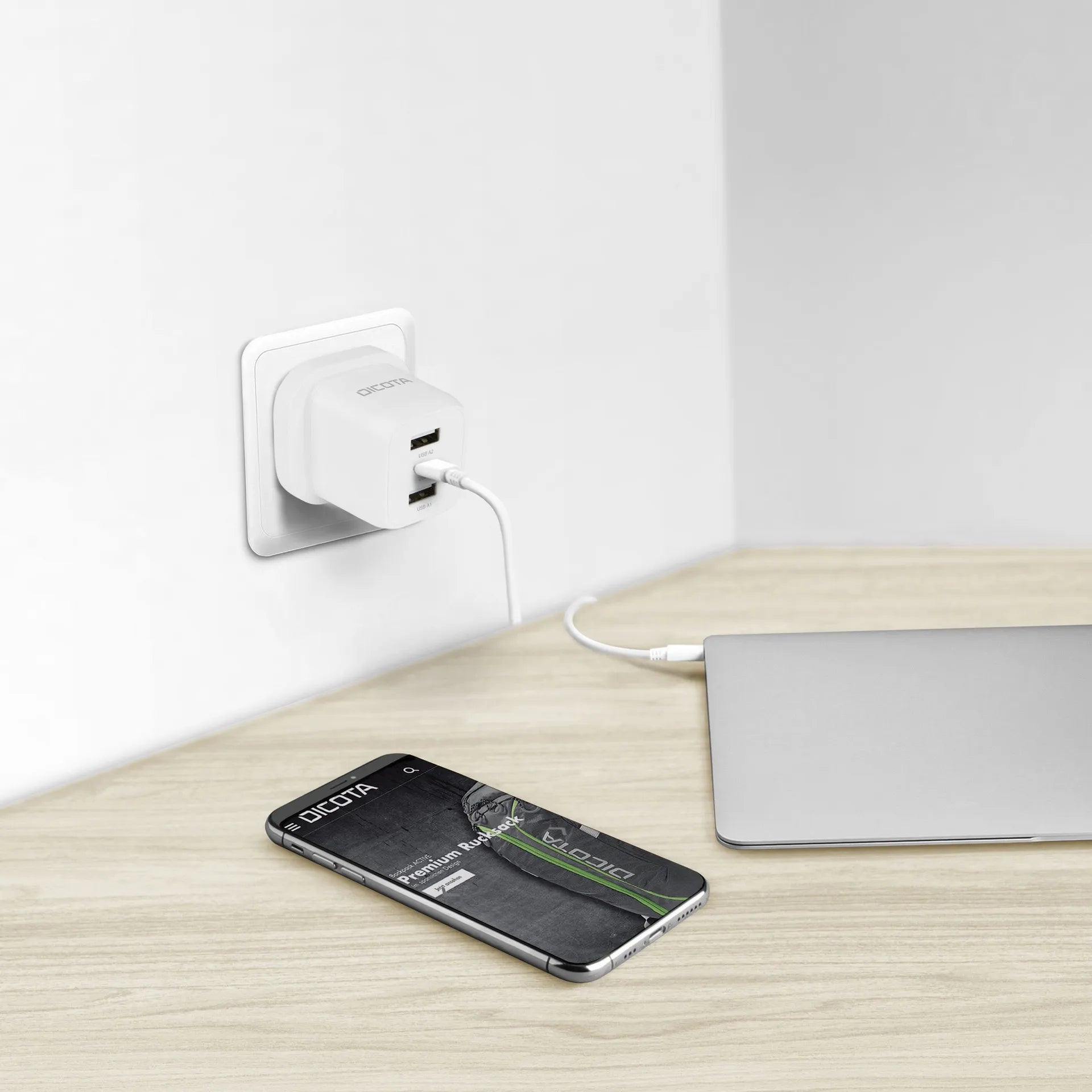 BASE XXO Power & Charging 3-Port GaN Wall Charger (32W) UK caricatore da parete