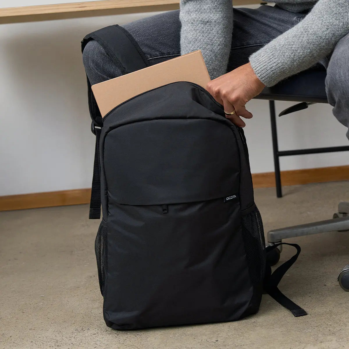 BASE XXO Backpacks Backpack ONE 13-16 zaino laptop riciclato